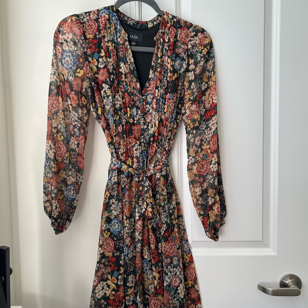 MSK Long Sleeve Floral Dress - Black and Red